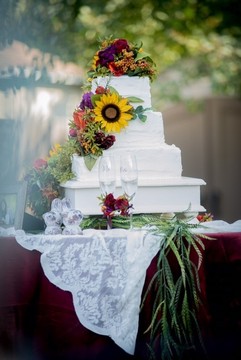 The Gathering Place Weddings & Receptions - wedding cake 