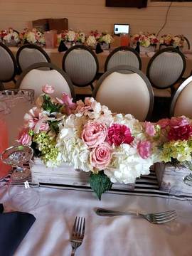 Upper Silo Banquet Room – flowers by Simply Flowers at Gardner Village - Event Venue and flowers 
