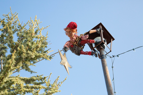 Gardner Village Christmas Elves - Decorating elf at Gardner Village 