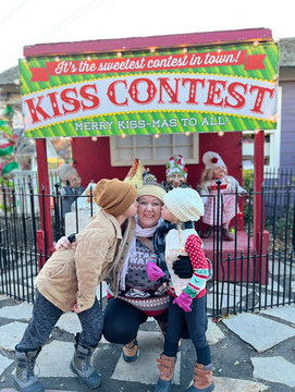 Family at Kissing Contest Elf Display - family at kissing contest elf display 