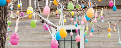 EASTER TREE...IT'S RAINING EGGS <BR>GARDNER VILLAGE
