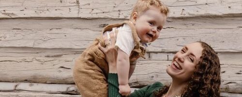 MOMMY & ME PHOTO SESSIONS <BR>CAMERA SHY