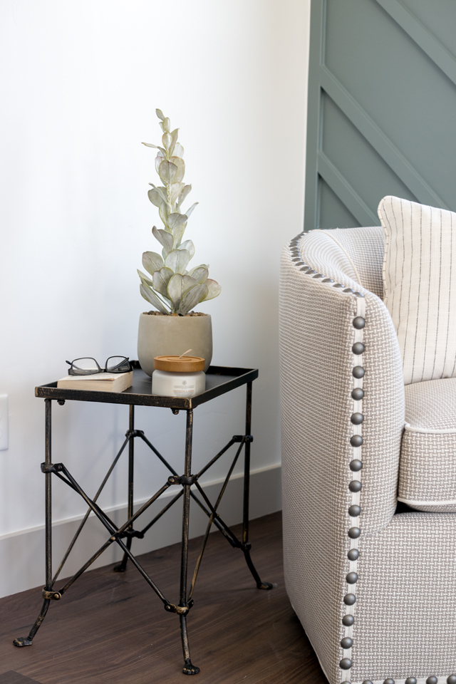 how to decorate an end table