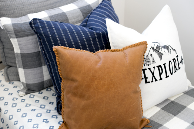 decorative pillow pairing