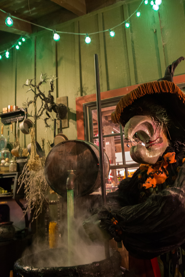 witch scavenger hunt at gardner village