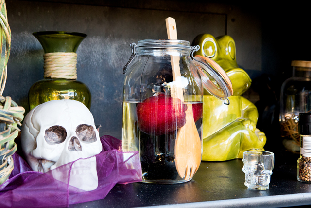 kitchen halloween decor