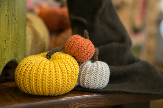 diy yarn pumpkins