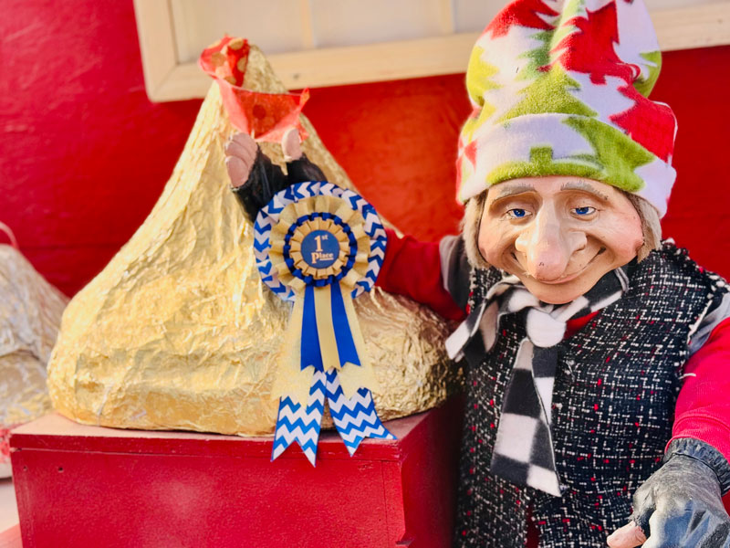 Kissing contest winner