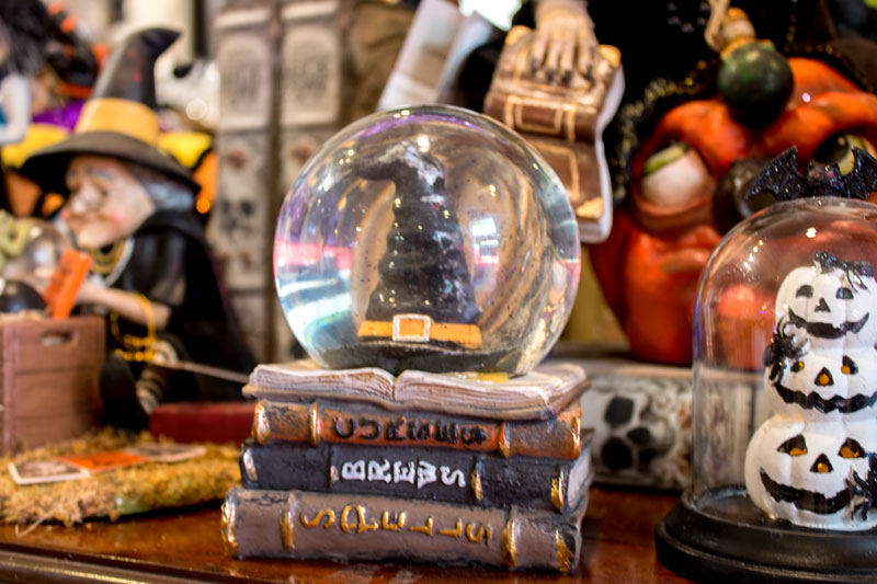 halloween snow globe
