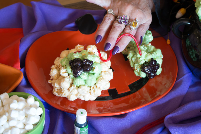 how to make eyeballs out of popcorn