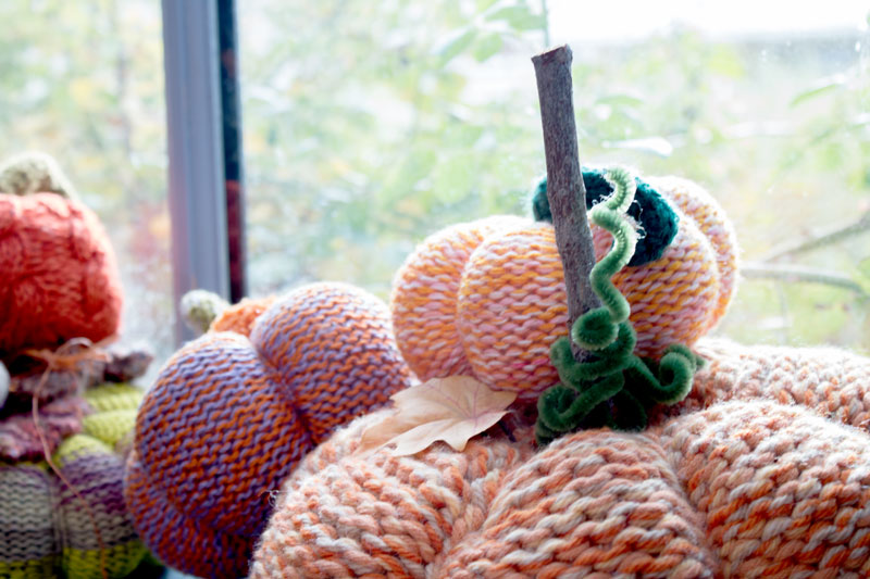 knit pumpkins