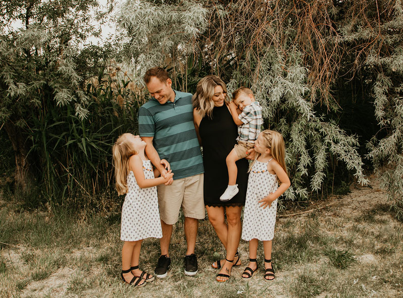 cute poses for family photos