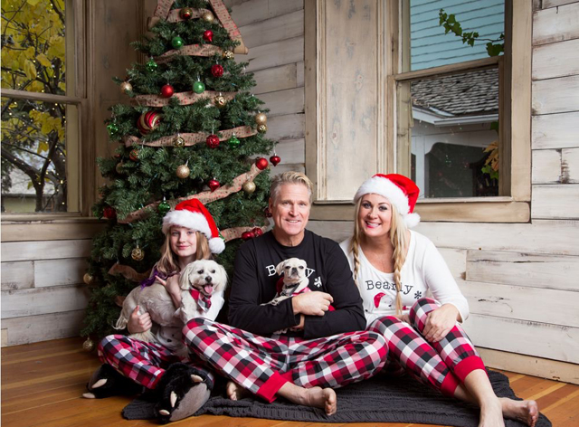 holiday photo sessions at Camera shy