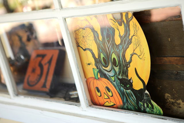 vintage halloween decor