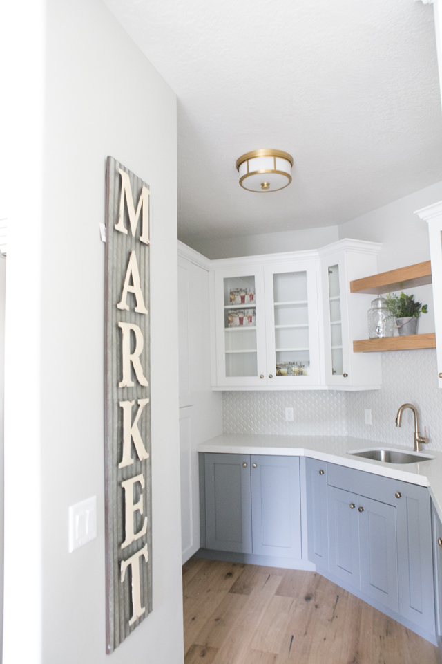 farmhouse market sign