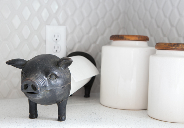 kitchen pig paper towel holder