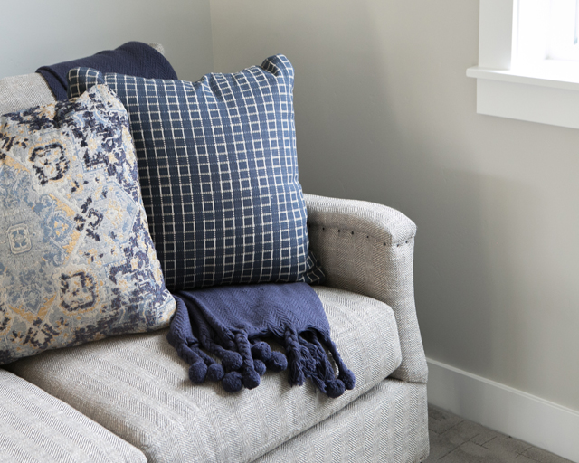 decorative pillow throw