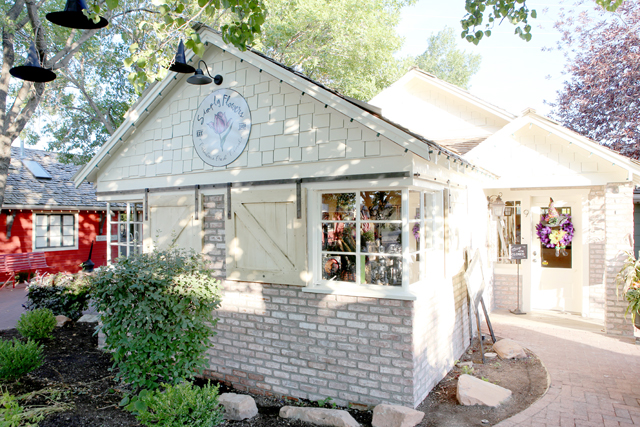 simply flowers at gardner village