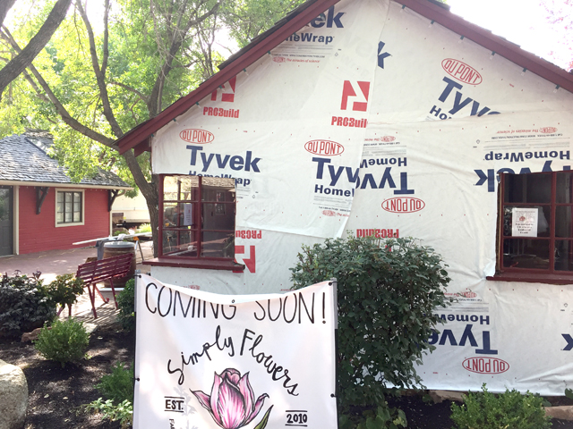 simply flowers at gardner village