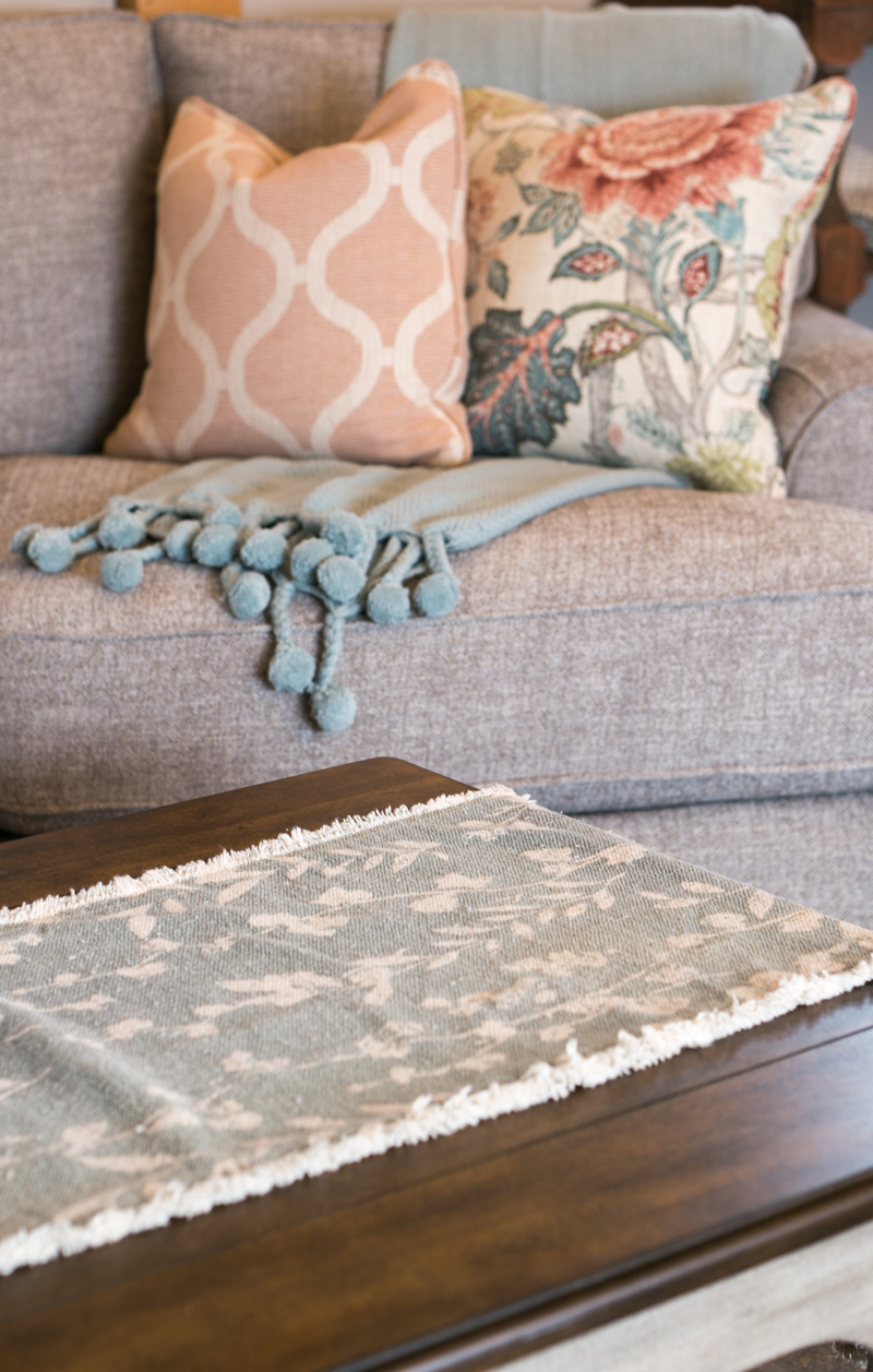 decorative pillows and throws