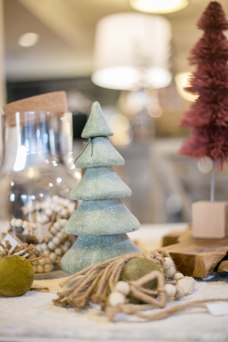 neutral Christmas decor