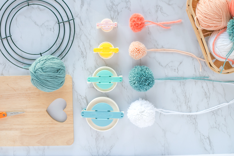 clover pom pom maker