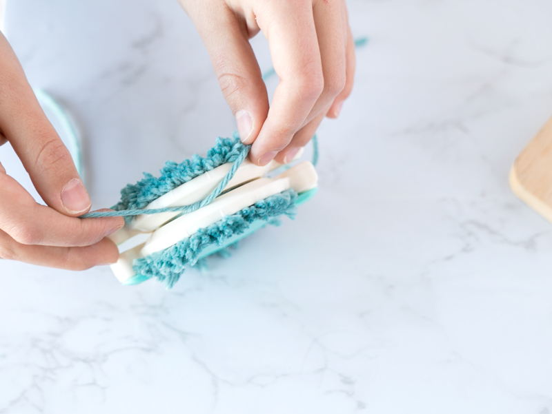 how to use the clover pom maker