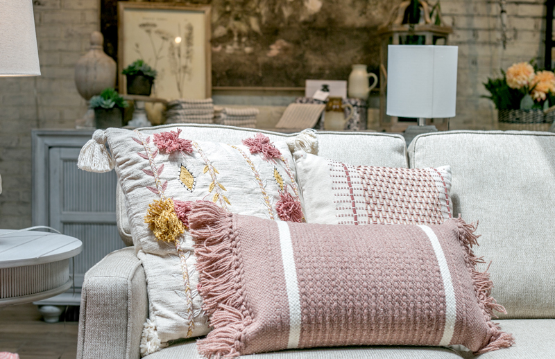 decorative pillow placement