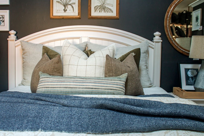 symmetrical pillow placement